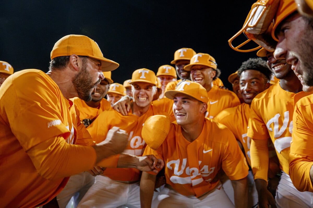 KNOXVILLE, TN - MAY 17, 2019 - Head Coach Tony Vitello and the Tennessee Volunteers after the game between the Ole Miss Rebels and the Tennessee Volunteers at Lindsey Nelson Stadium in Knoxville, TN. Photo By Caleb Jones/Tennessee Athletics